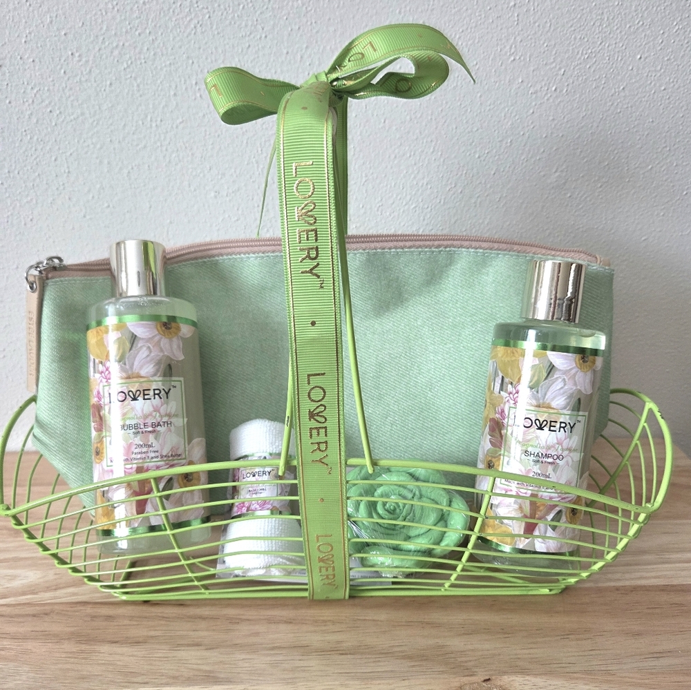 Lovery Jasmine Magnolia Bath Set